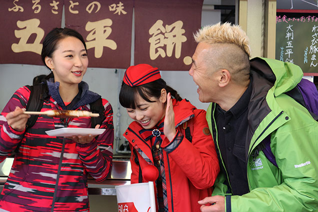 駒ケ岳ロープウェイに乗る前にも五平餅で腹ごしらえ！うーん美味しそう！