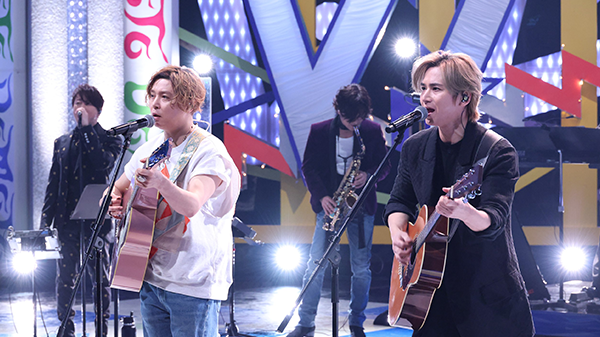 左から）堂本剛、堂本光一