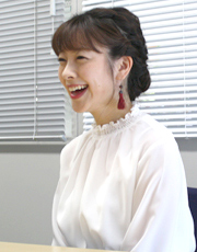 三上真奈（みかみまな）