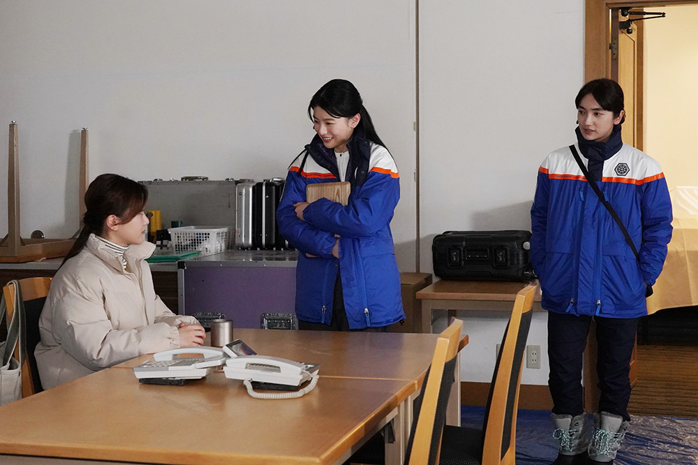 ブルーモーメント 雲田彩(出口夏希)、丸山ひかる(仁村紗和)、前田明日香(山口まゆ)
