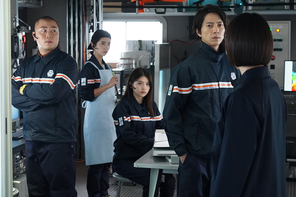 ブルーモーメント 晴原柑九朗(山下智久)、雲田彩(出口夏希)、汐見早霧(夏帆)、山形広暉(岡部 大)、丸山ひかる(仁村紗和)