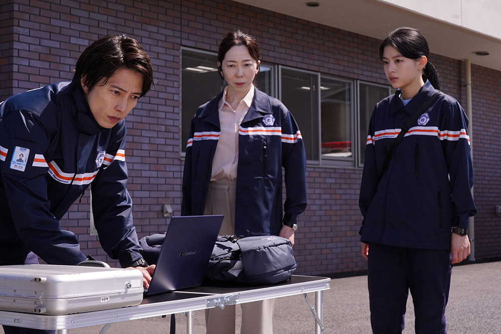 ブルーモーメント 晴原柑九朗(山下智久)、上野香澄(平岩紙)、雲田彩(出口夏希)