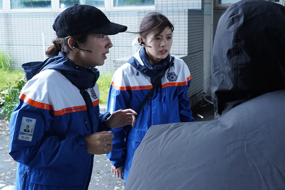 ブルーモーメント 雲田彩（出口夏希）、丸山ひかる（仁村紗和）