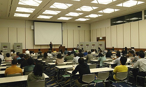 森本さやかアナウンサー現地取材報告講演会岡山編