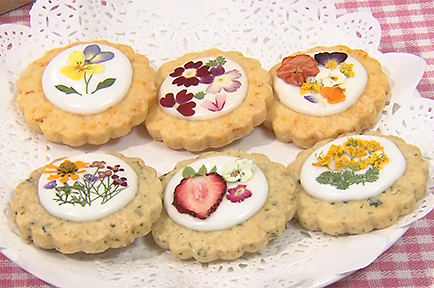 食用花で飾るクッキー！