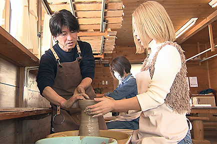 地元の恵みを伝える陶芸体験