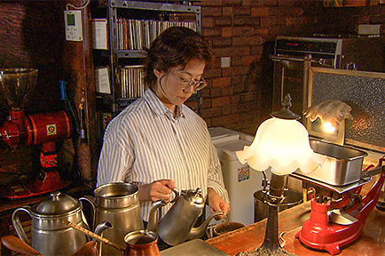 亡き夫の思いを継ぐ喫茶店