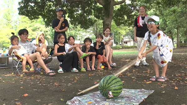 密着！15人大家族うるしやま家▼かづきママ大忙しの夏休み！スイカ割りで大事件！