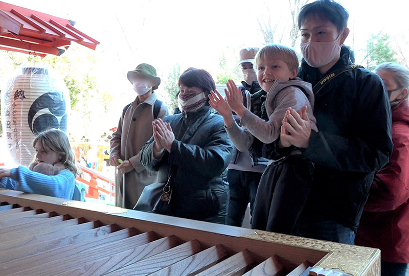 家族5人で花園神社で初詣