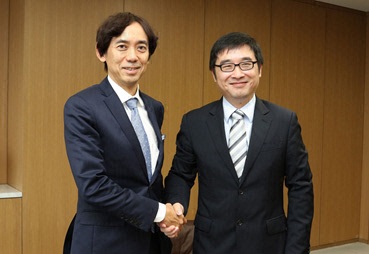 (左から)大多 亮(フジテレビ常務取締役)、陳 思劼(SMGピクチャーズ社長)