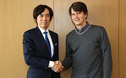 (左から)大多亮(フジテレビ常務取締役)、ジョン・ハンケ(ナイアンティック社CEO)
