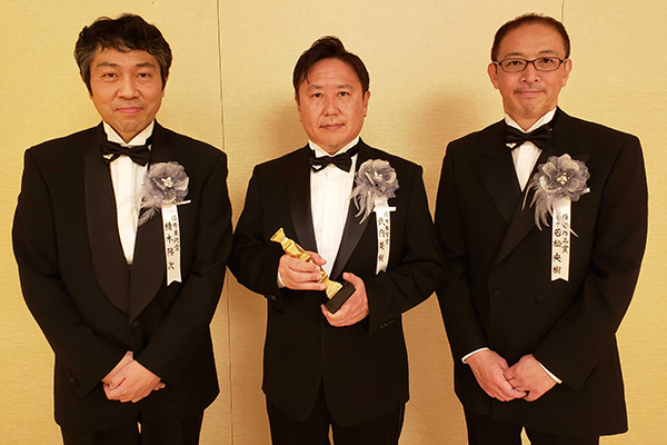 左から)あべ木陽次美術監督、武内英樹監督、若松央樹プロデューサー
