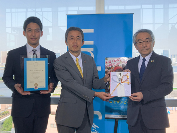 「FNSチャリティキャンペーン」寄付金贈呈式 左から)堀池亮介(フジテレビアナウンサー)、吉川裕介(フジテレビCSR・SDGs推進室長)、日本ユニセフ協会・早水研専務理事
