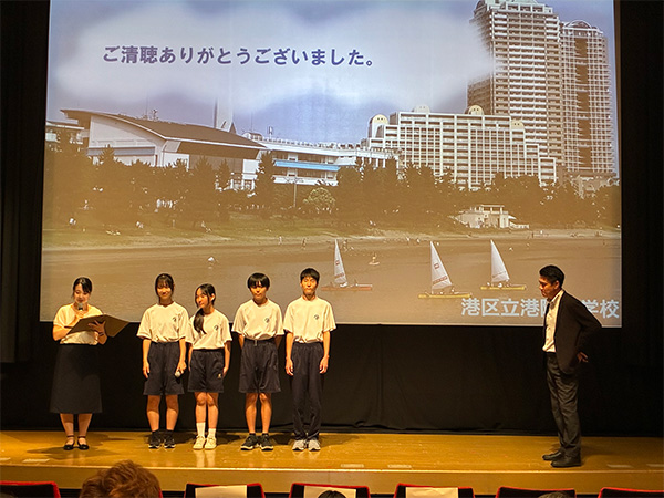 お台場学園の生徒による防災講座では、日常から地域が“知り合う関係”をつくろうと会場に呼びかける