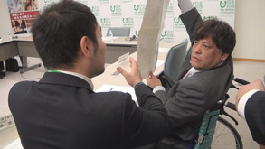 車椅子の男性:今回の番組の主人公 北洋建設社長