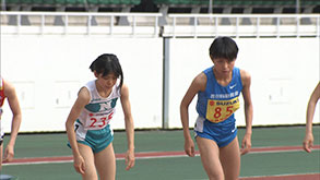 2012年、憧れの小林選手と初めて同じスタートラインにたった鈴木選手
					  左から）鈴木選手、小林選手