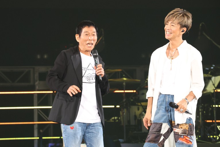 歌唱曲は「上を向いて歩こう」に決定！明石家さんまが木村拓哉のライブ