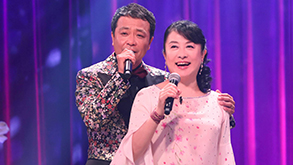 左から)中山秀征、日野美歌