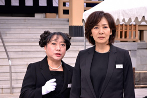左から)山村紅葉、片平なぎさ