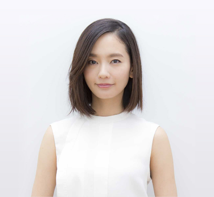 東郷美智(とうごう・みち)(中村ゆり)