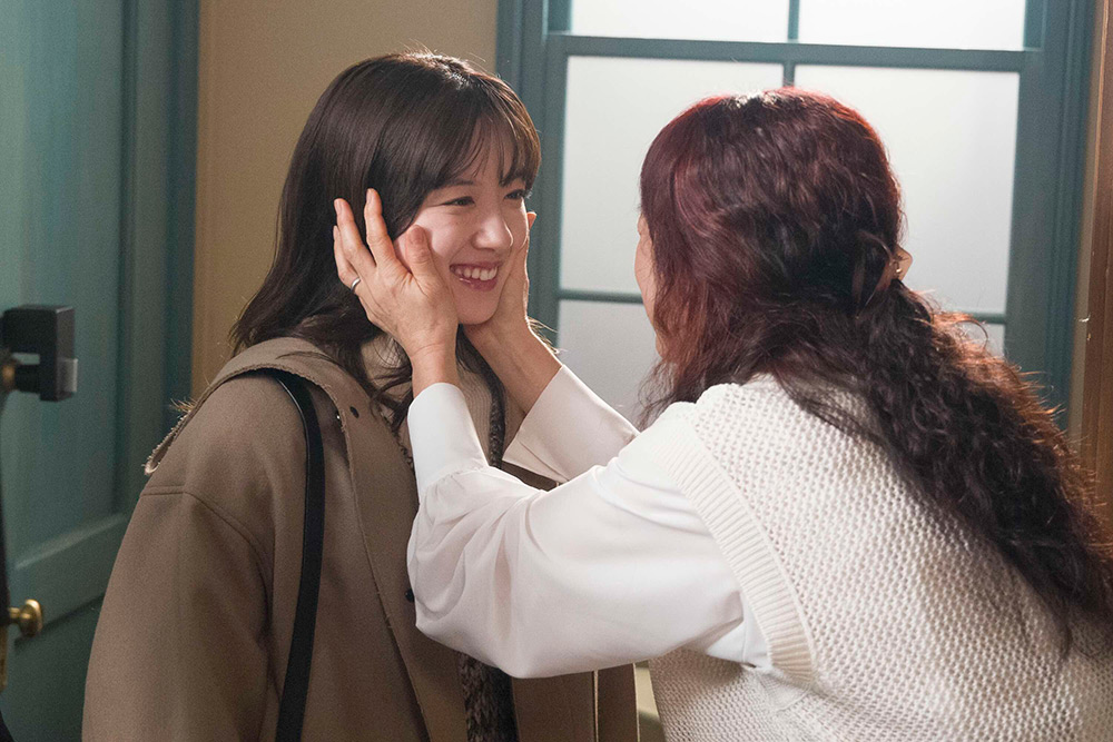 君が心をくれたから 逢原雨(永野芽郁)、逢原雪乃(余貴美子)