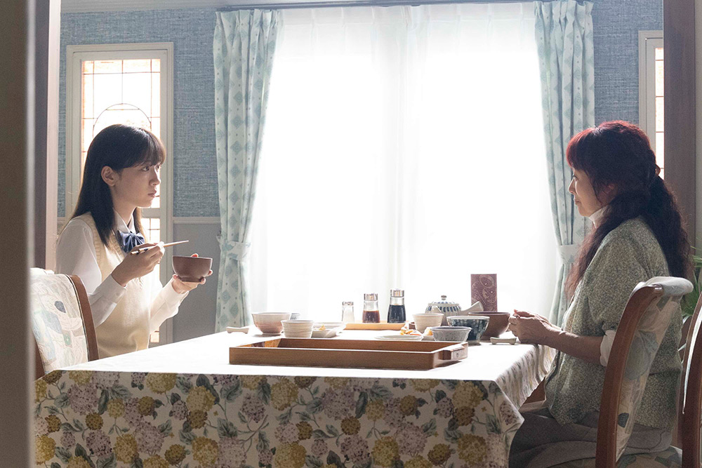 君が心をくれたから 逢原雨(永野芽郁)、逢原雪乃(余貴美子)