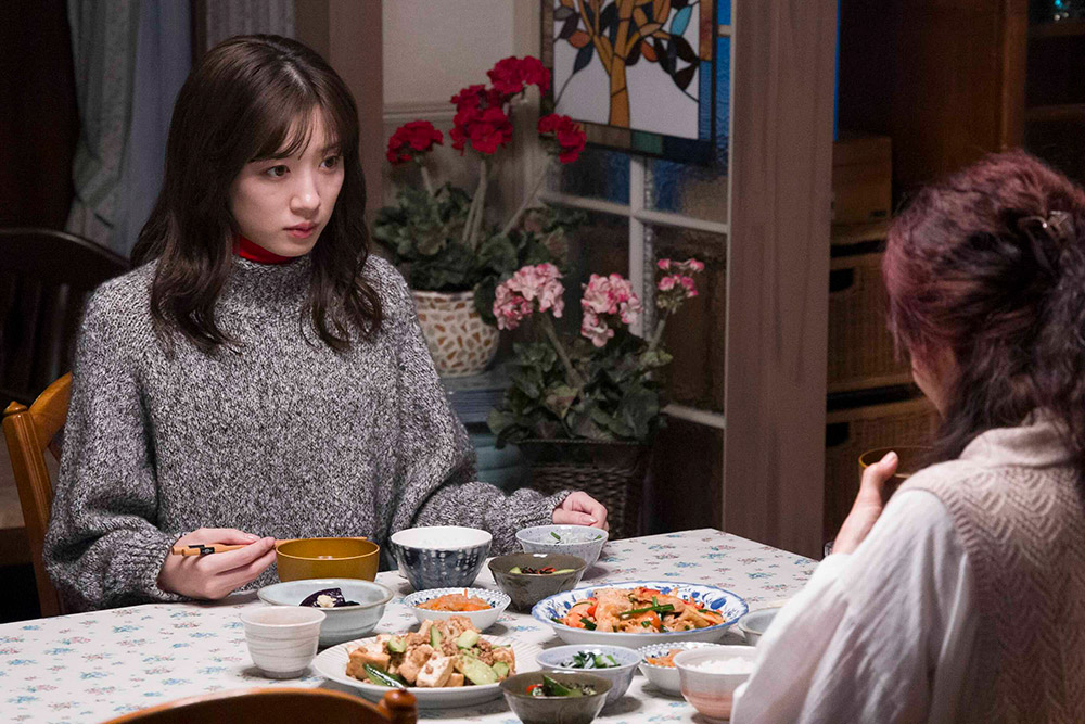 君が心をくれたから 逢原雨(永野芽郁)、逢原雪乃(余貴美子)