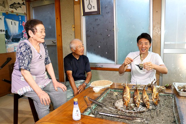 佐渡名物たらい舟で獲るサザエはコリコリ・プリプリ