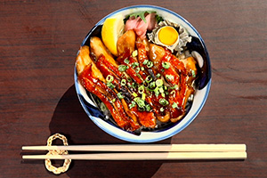つりきんめの煮炙り丼