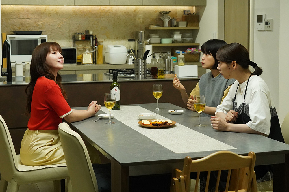 『Tokyo middle 30』佐倉麻紀（仲里依紗）、山地遥（のん）、永野薫子（深川麻衣）