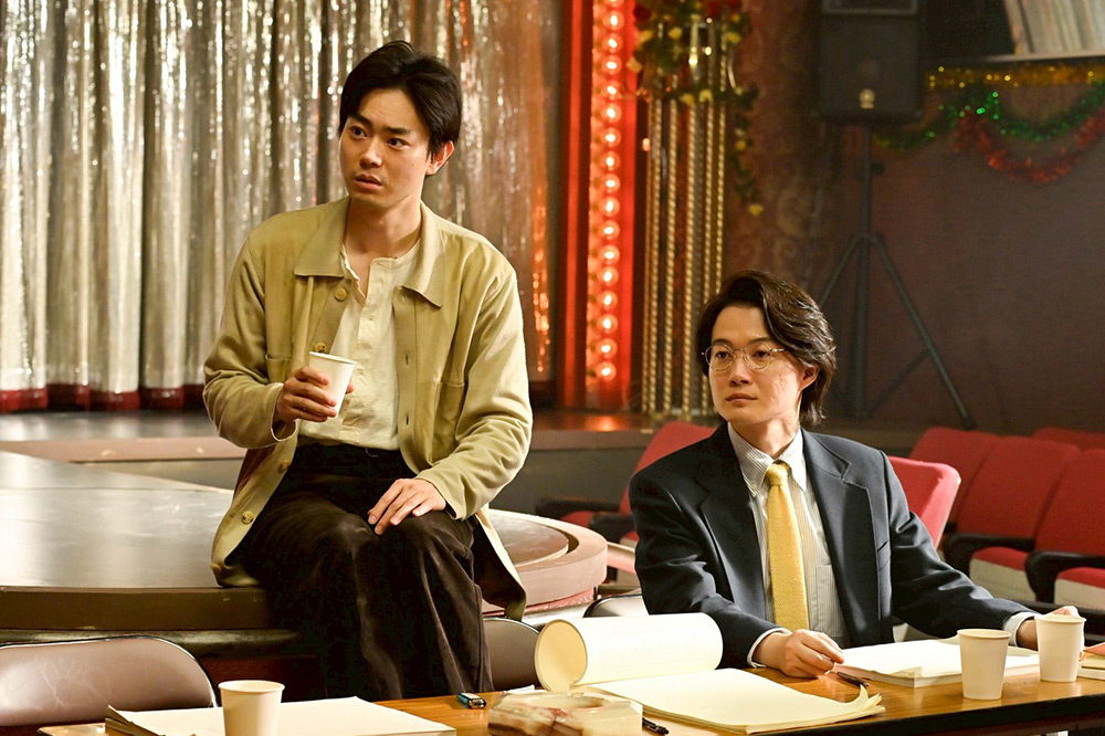 『もしもこの世が舞台なら、楽屋はどこにあるのだろう』久部三成(菅田将暉)、蓬莱省吾(神木隆之介)