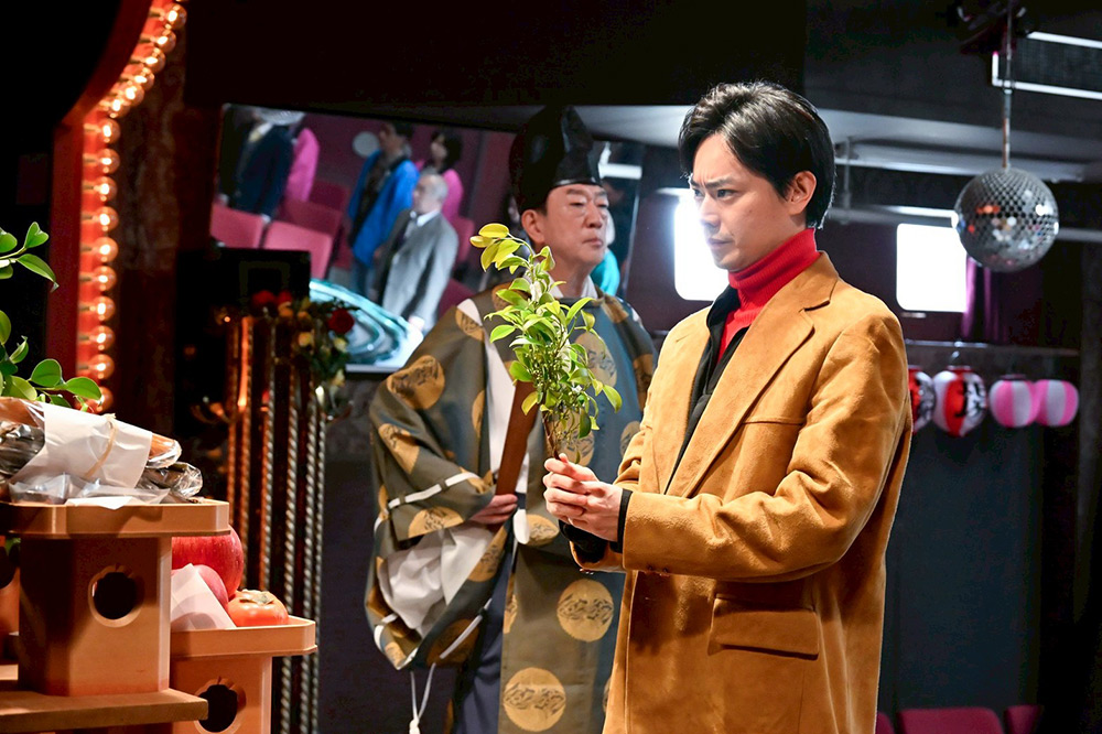 『もしもこの世が舞台なら、楽屋はどこにあるのだろう』久部三成(菅田将暉)、江頭論平(坂東彌十郎)