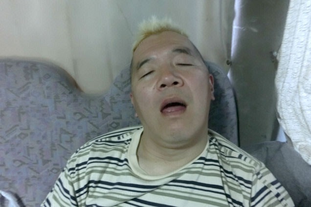 お腹いっぱいで熟睡のウドちゃん