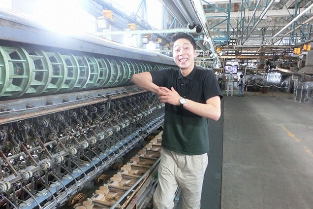説明しよう！富岡製糸場というのは、生糸をつくるための工場で、明治５年にできた素晴らしい工場なんだ！