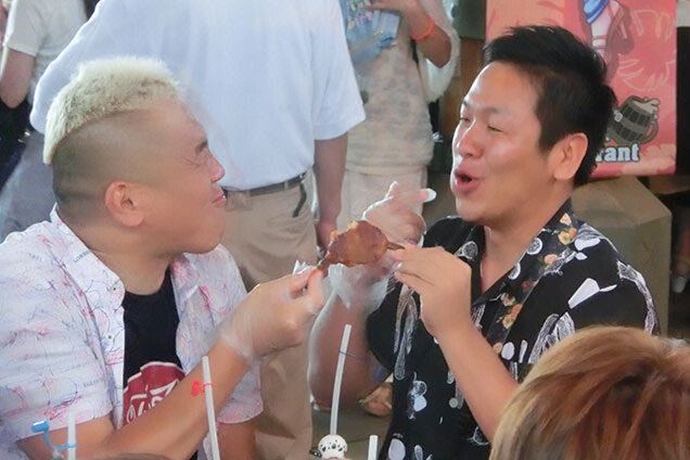 川）これは僕が食べます！　ウ）いや、ボクが食べたいんだ！