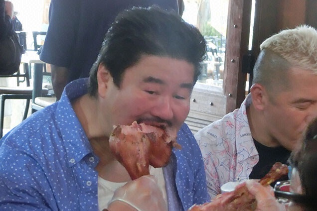 健介さんが食べると大きさが普通に見えますね！