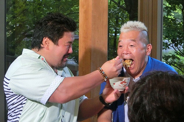 健介さんにおねだりするウドちゃん！