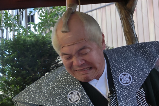 泣く殿