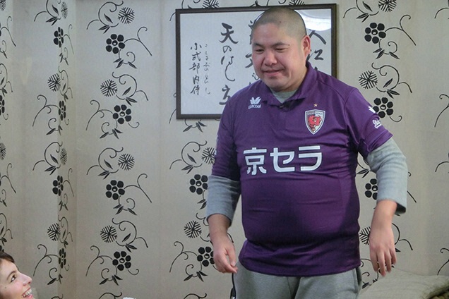 三瓶「え〜、だれだれ〜？」