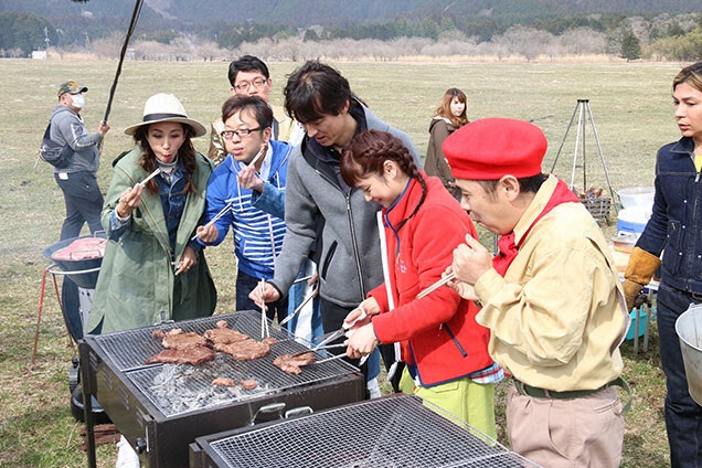 みんなでお肉焼いて食べて笑って楽しいことづくし！