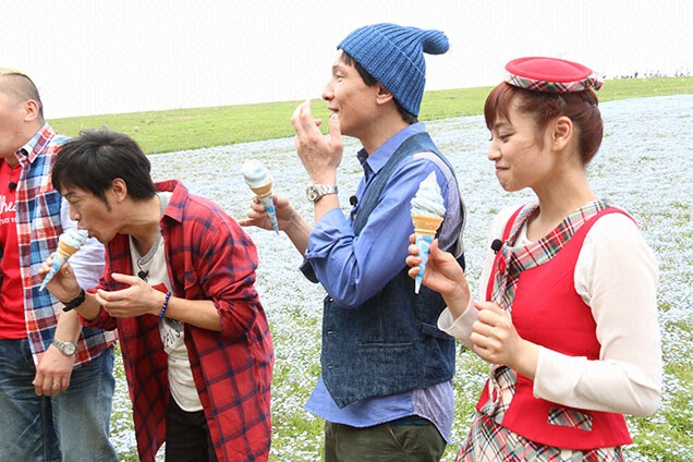 ハム焼きの後にはネモフィラ色のソフトクリーム甘くて最高