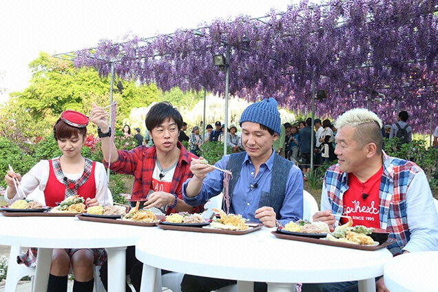 藤の前で4色蕎麦を食しました！