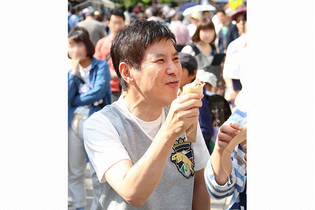 クレープ片手に今日もおちゃめです