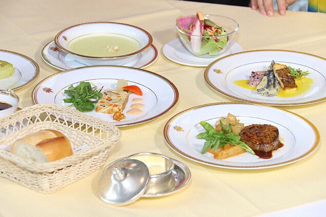 400年記念プランの一つ豪華ディナーコース！ルーレットで食べられるのは