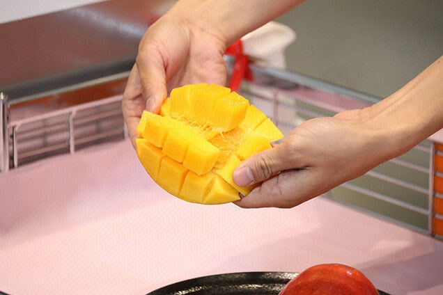 おしゃれに切ってみんなで試食。