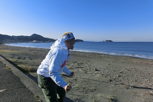 海に向かって叫ぶこの方
