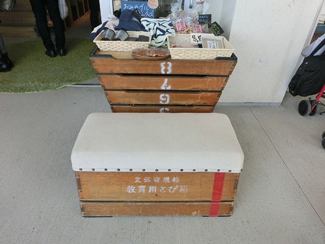 跳び箱は商品棚になっちゃってます！