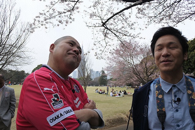 桜を見て何か想っているのかしら？