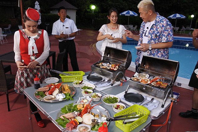 最後はみんなで BBQ！ 美味しそうな海の幸もいっぱいです！