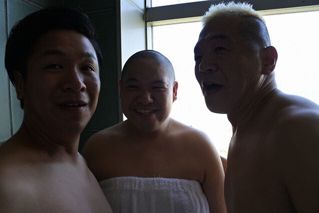 男前3人のセクシーショット♥ せっかくキメたのに逆光...